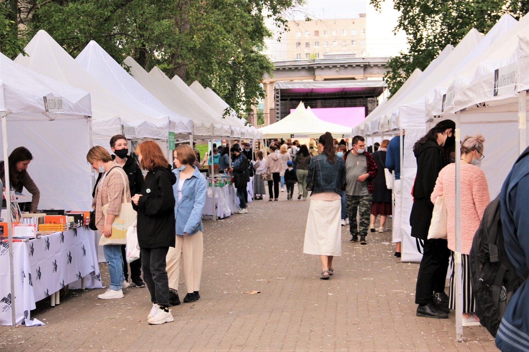https://back.b.devtwin.multikey.studio/media/event/-festival.jpg