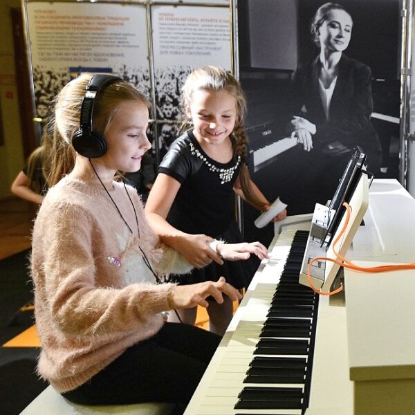 https://back.b.devtwin.multikey.studio/media/event/-muzej-muzyki-600x600.jpg