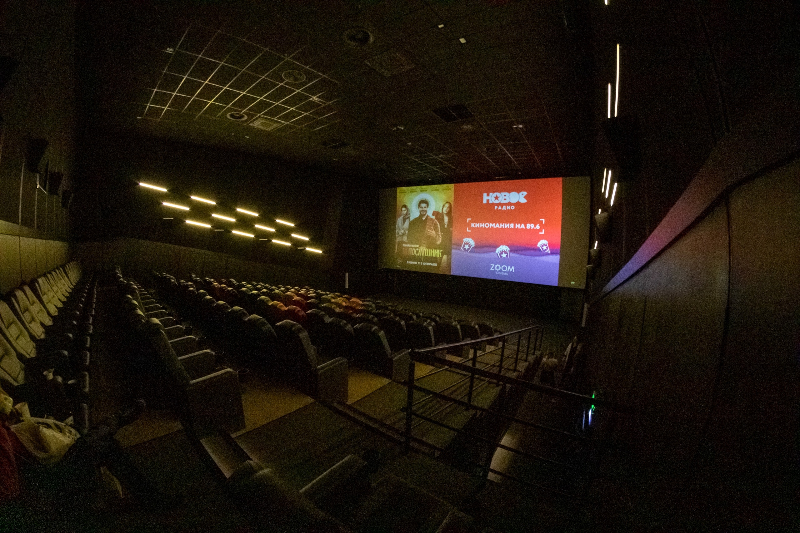 https://back.b.devtwin.multikey.studio/media/place/cinema-5-RmhGok7tsa8.jpg
