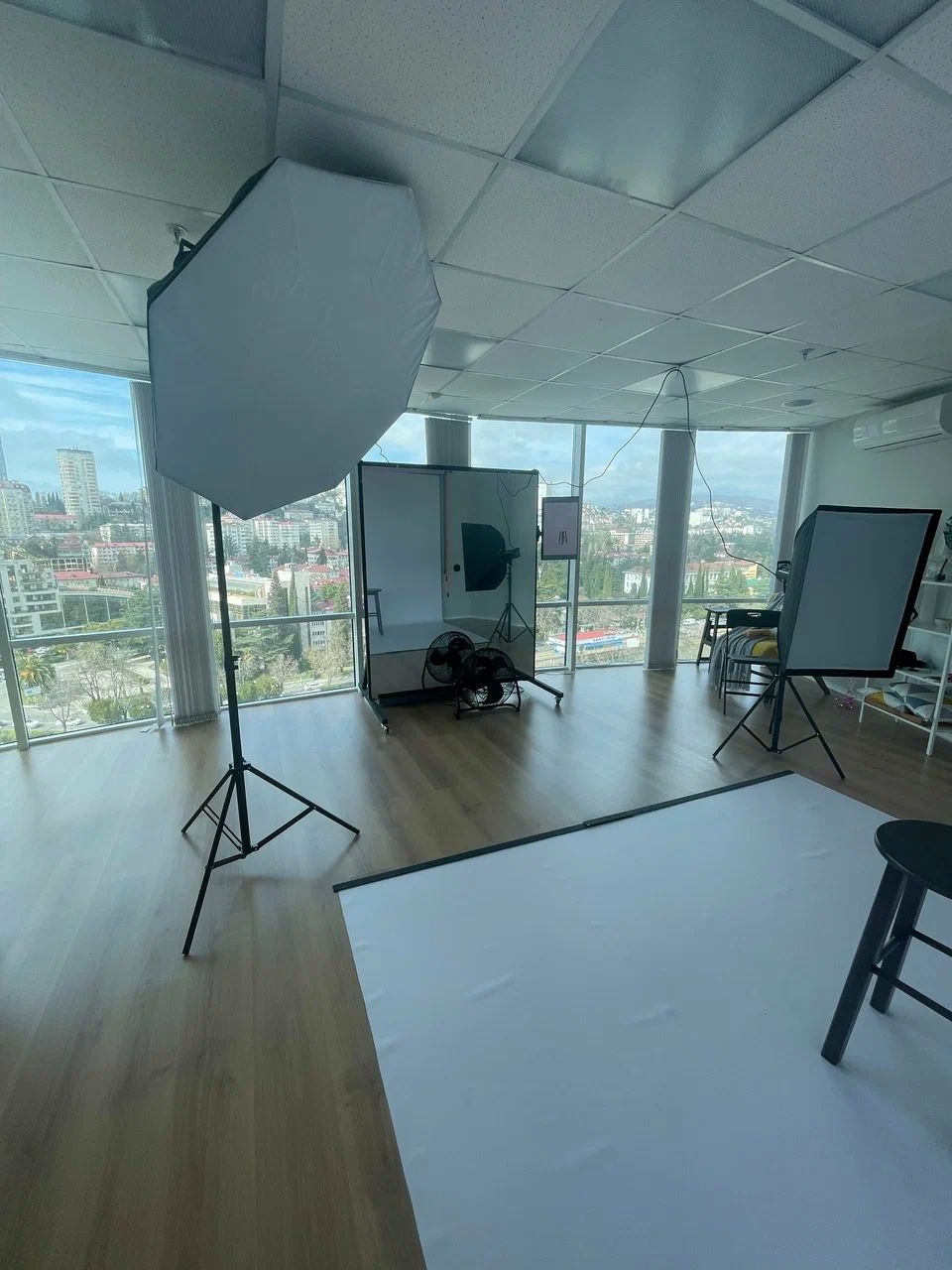https://back.b.devtwin.multikey.studio/media/place/none-XXXL_4.webp_fg1iELb.jpeg