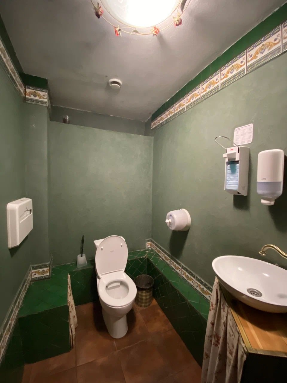 https://back.b.devtwin.multikey.studio/media/place/none-XXXL_80.webp_iq6QcQs.jpeg