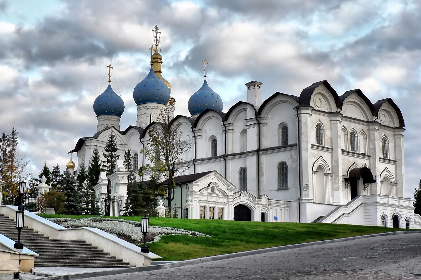 https://back.b.devtwin.multikey.studio/media/place/none-blagoveshensky_sobor_2.jpg