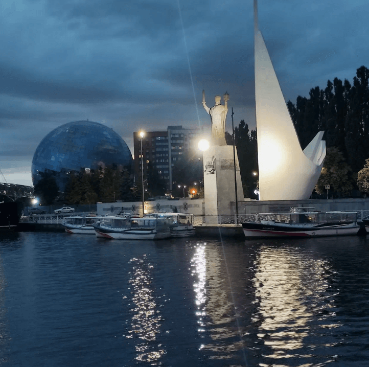 https://back.b.devtwin.multikey.studio/media/place/none-none--2024-06-18_14-12-47.png