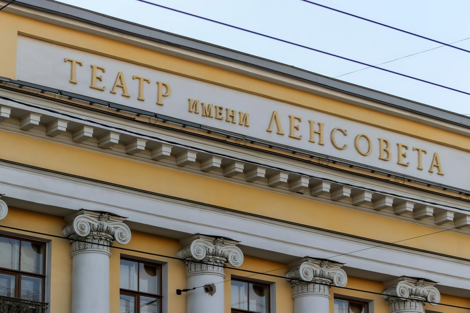 https://back.b.devtwin.multikey.studio/media/place/none-teatr_lensoveta_1.jpg