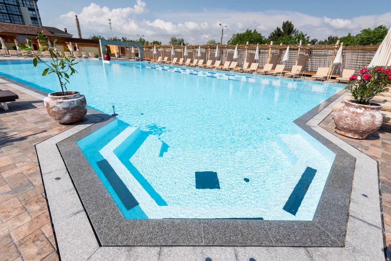 https://back.b.devtwin.multikey.studio/media/place/pool-club-XXXL_-_2024-06-20T012952.079.webp.jpeg