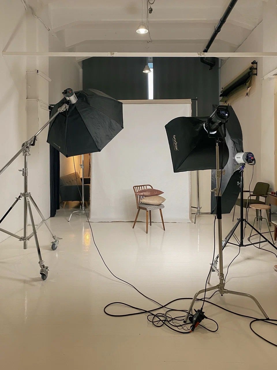 https://back.b.devtwin.multikey.studio/media/place/studio-384-XXXL.webp.jpeg